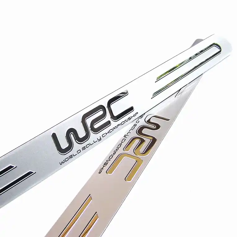 Univerzální prahové lišty na auto WRC SILVER (550 x 40 mm) - 2 ks - Avisa Vrácení Zdarma