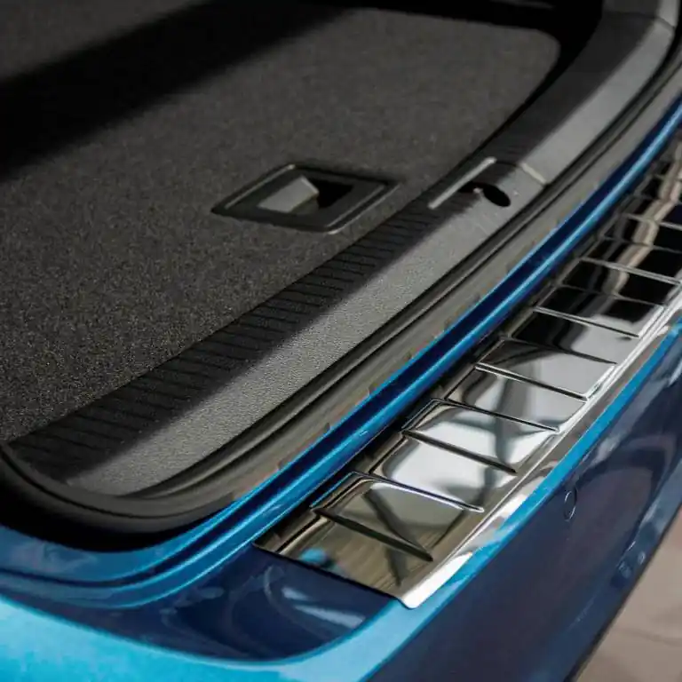 Nerezový kryt prahu pátých dveří Toyota Prius III (2009 - 2016) - Croni Nejlepší Volba