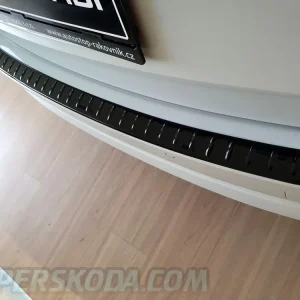 Výhodná Nabídka Škoda Octavia 4 combi ochranný panel nárazníku černý lesk