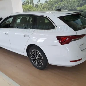 Škoda Octavia 4 combi - střešní spoiler RS PLUS černý lesk Poslední Šance