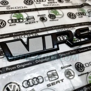 Super Cena Škoda auto - zadní logo VRS 2020 Kodiaq RS - MONTE CARLO BLACK (F9R) - GLOW WHITE
