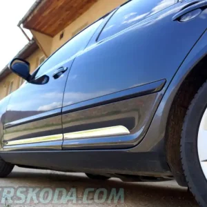 Škoda Octavia II combi 04-13 - boční leštěné lišty na dveře Akční Nabídka