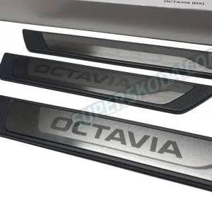Dokud Zásoby Vydrží Škoda Octavia IV - prahové lišty s logem OCTAVIA V2