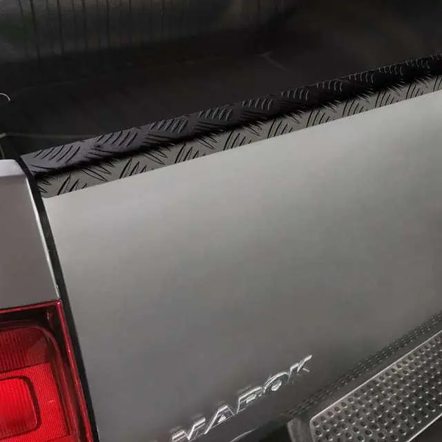 Kryt horní hrany dveří korby Volkswagen Amarok I (2010 - 2020), nerezový - AVISA 2/53150 Vysoce Kvalitní