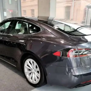 NEREZ Kryt prahu zadních dveří Tesla model S (Stal) Liftback / Facelift Pouze Dnes